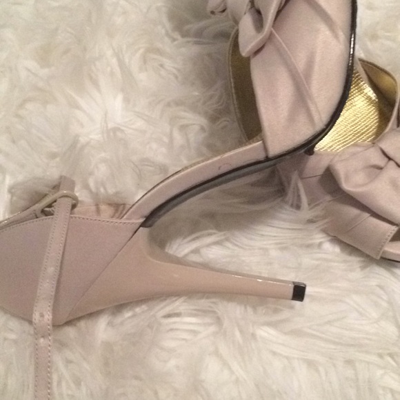 Nina  ivory shoes with bow size 7 - Picture 4 of 6